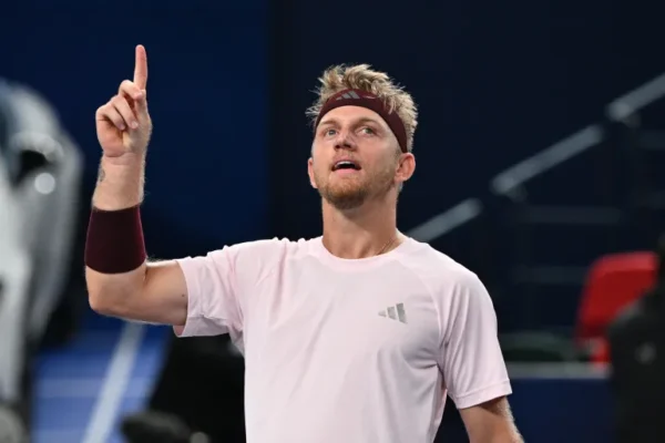Davidovich Fokina Beats Zverev to Reach Shanghai Final