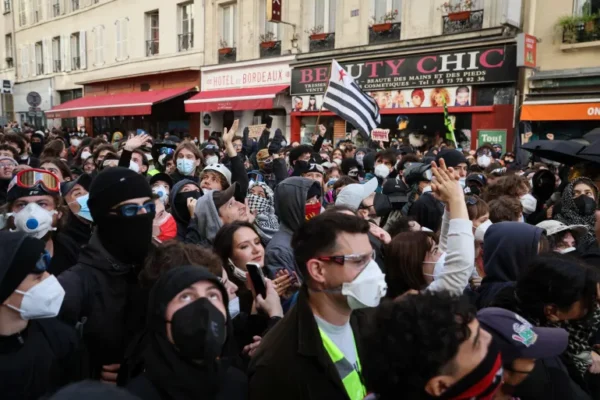 France Protests Grow as Yellow Vests Join Students